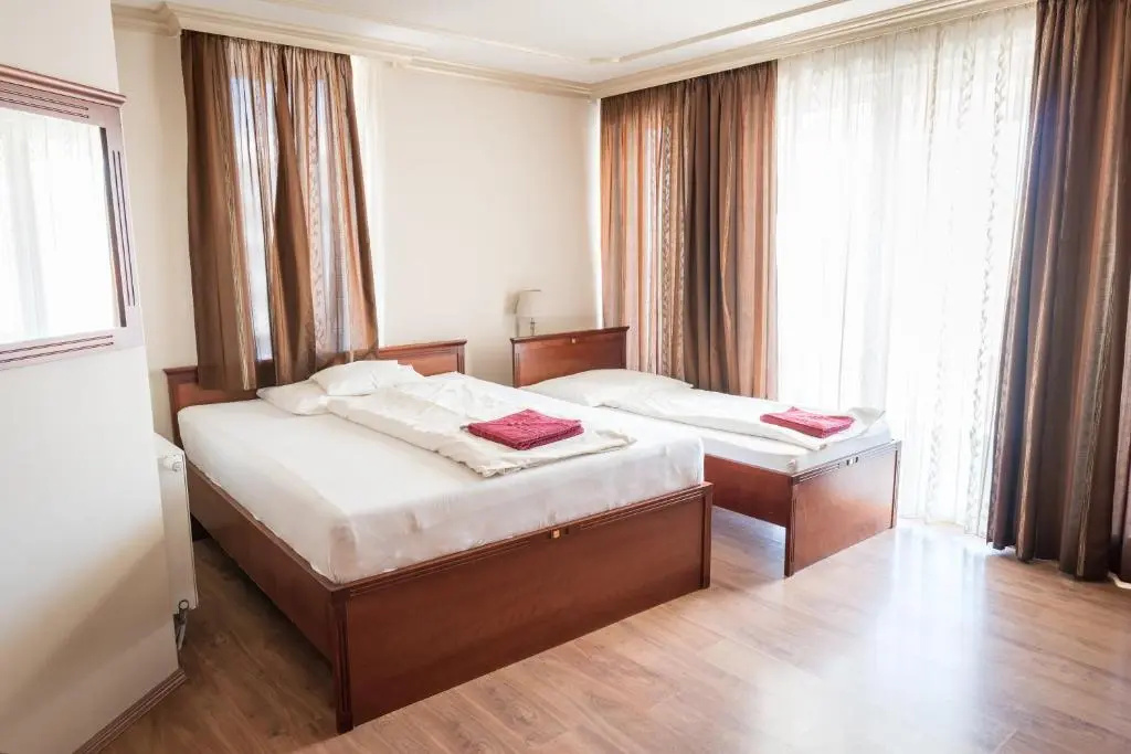 Deluxe Double room (full double bed)