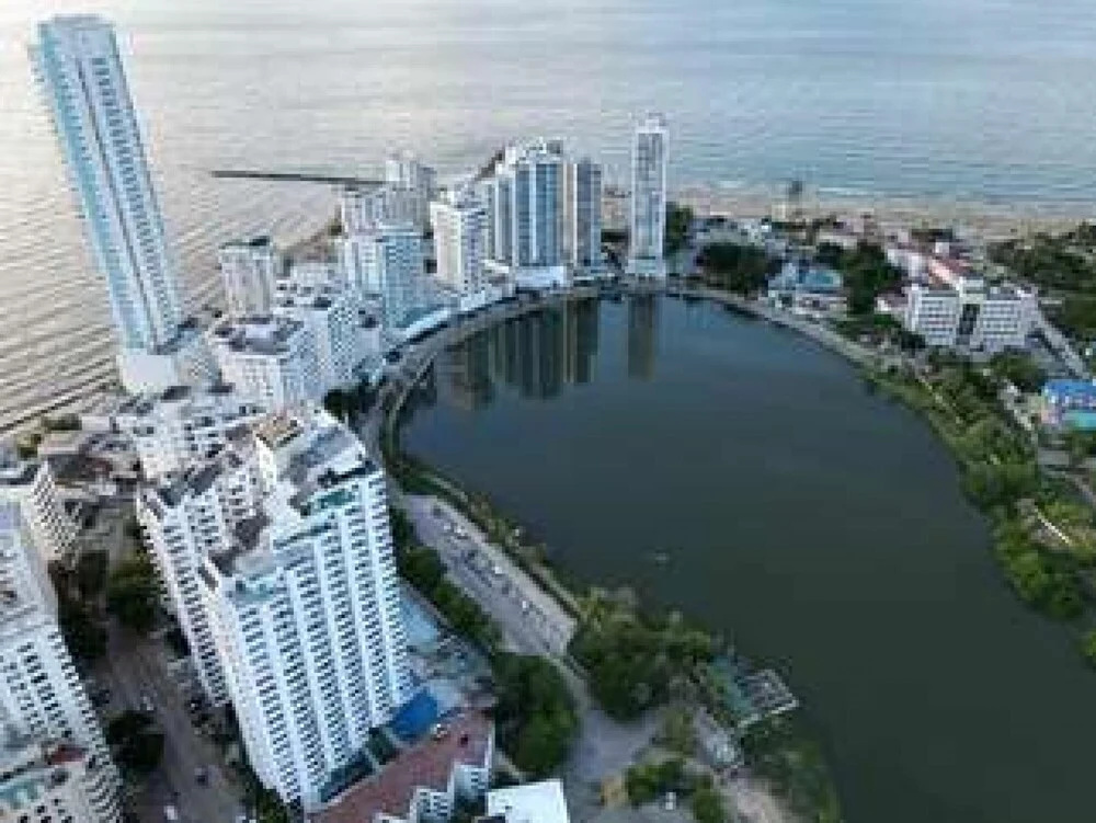 3BR Chic Oceanfront Apartment With Amazing City and Ocean Views