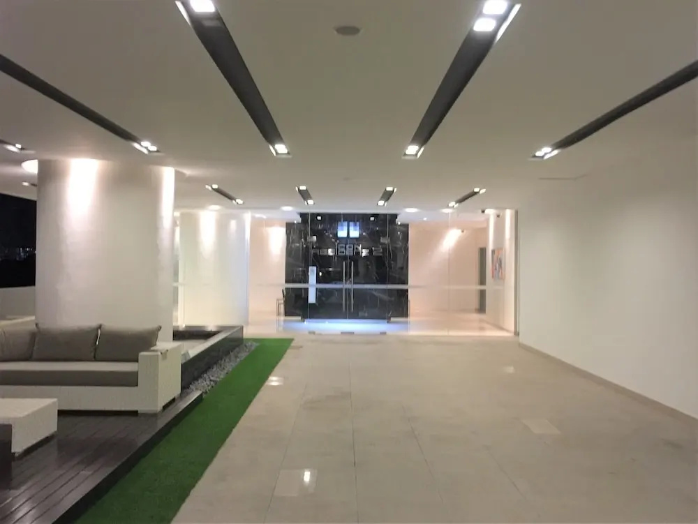 Lobby & Reception