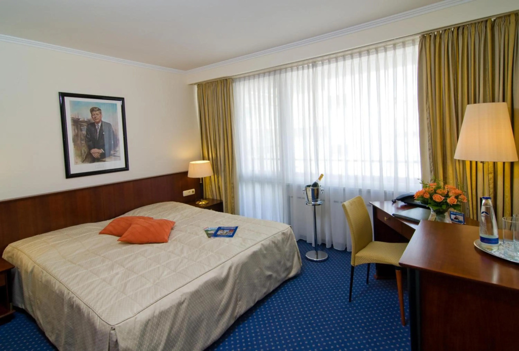 Hotel Präsident — 5