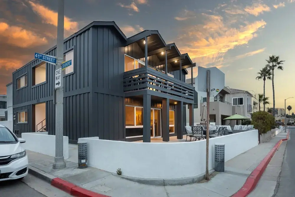 Sandy by Avantstay Oceanview Steps to Beach Patio w Fire Pit Dining Area