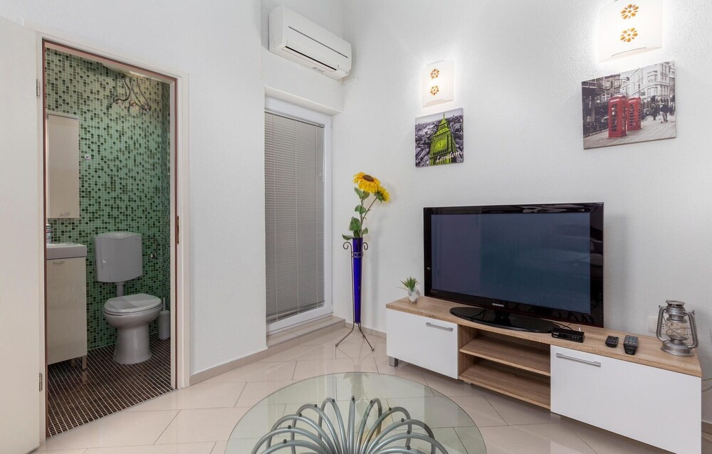 Amazing Home in Veprinac With 3 Bedrooms, Wifi and Outdoor Swimming Pool