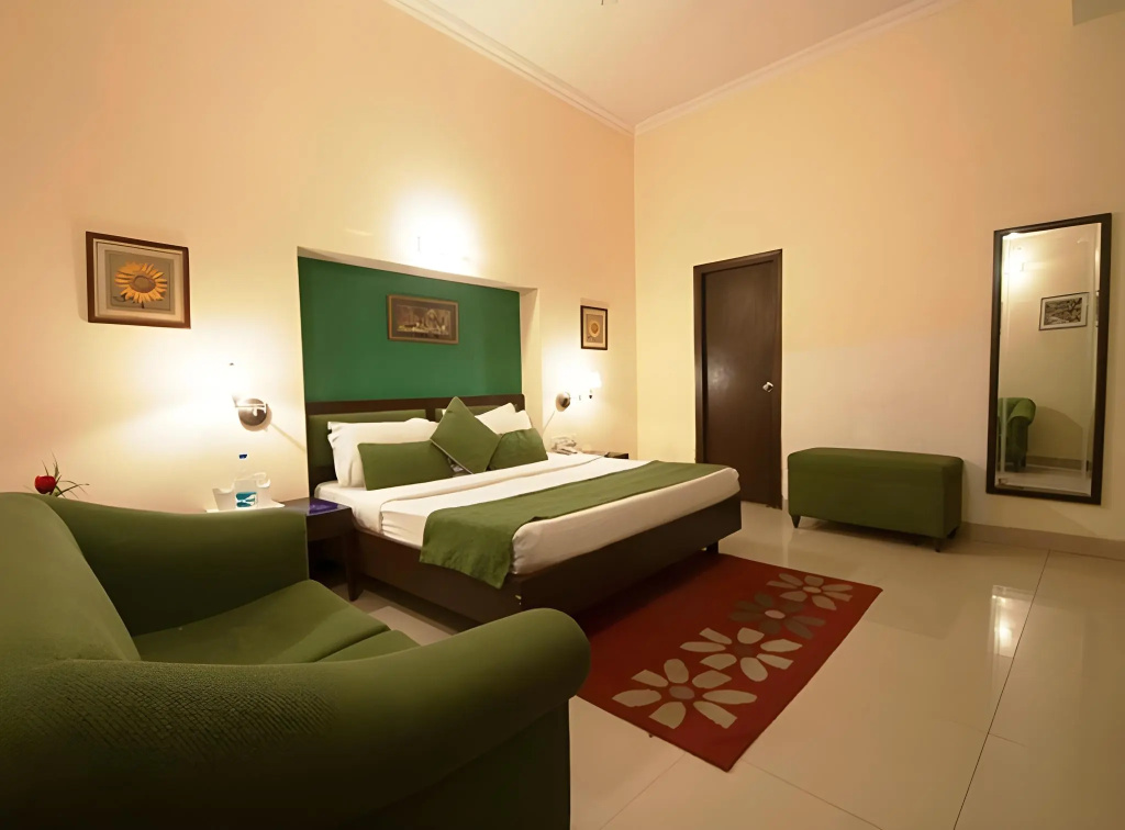 Hotel The Corus — 4