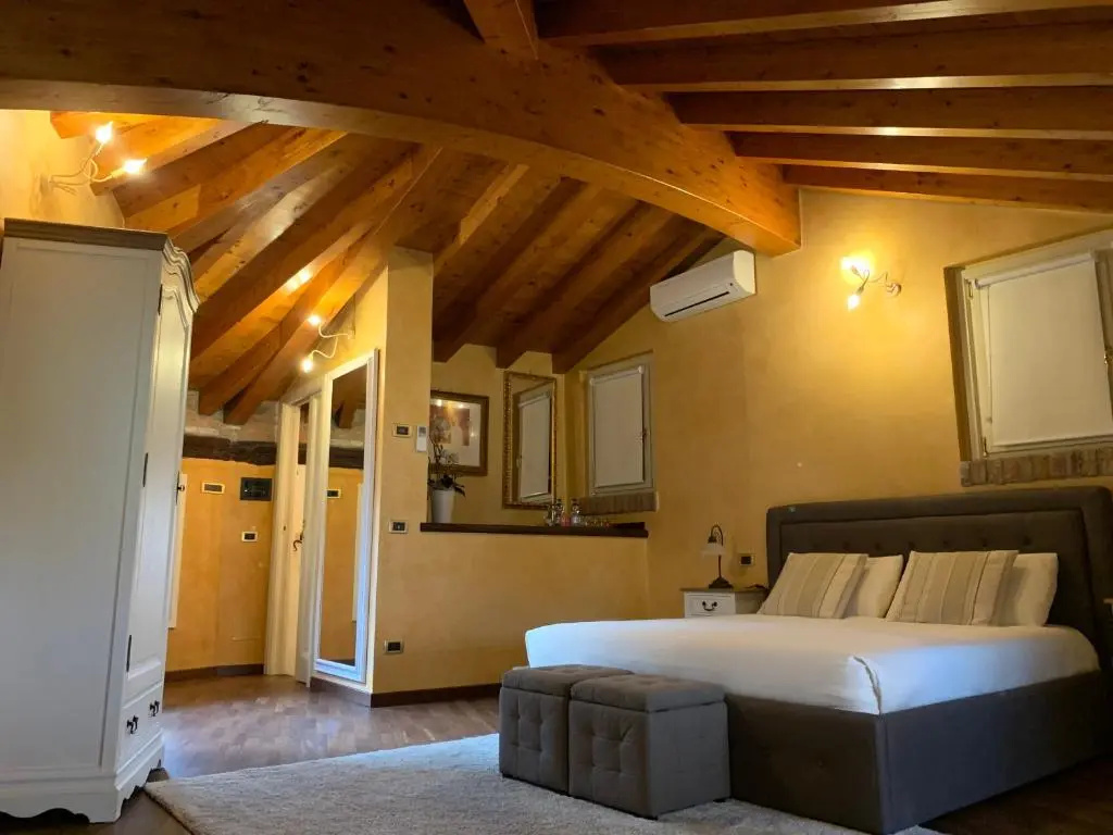 Standard Double room (full double bed)