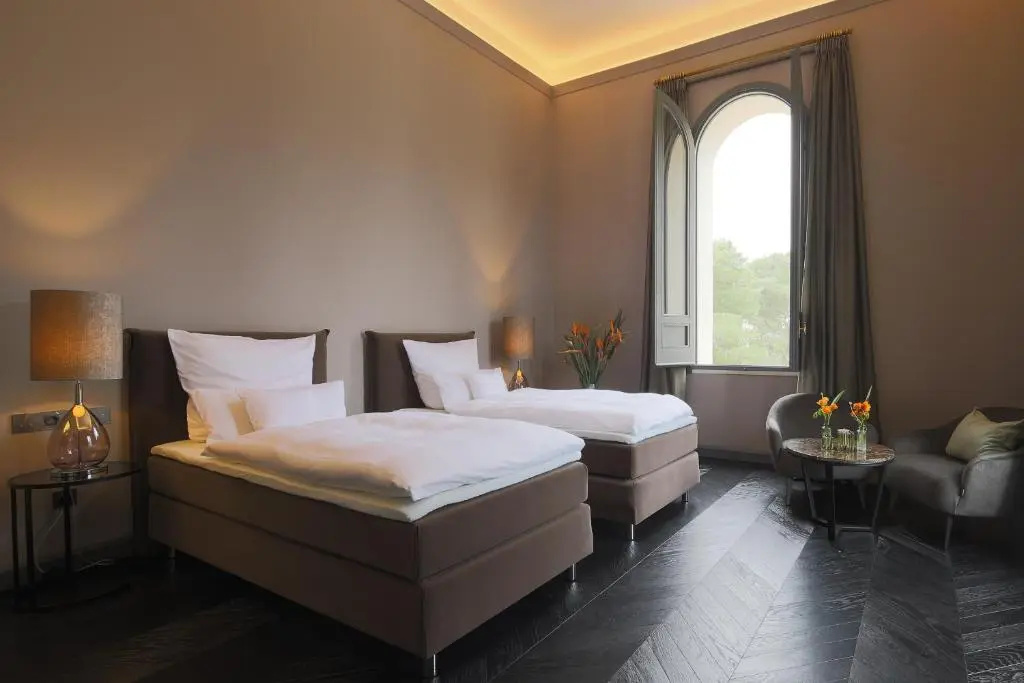 Deluxe Double room with balcony full double bed