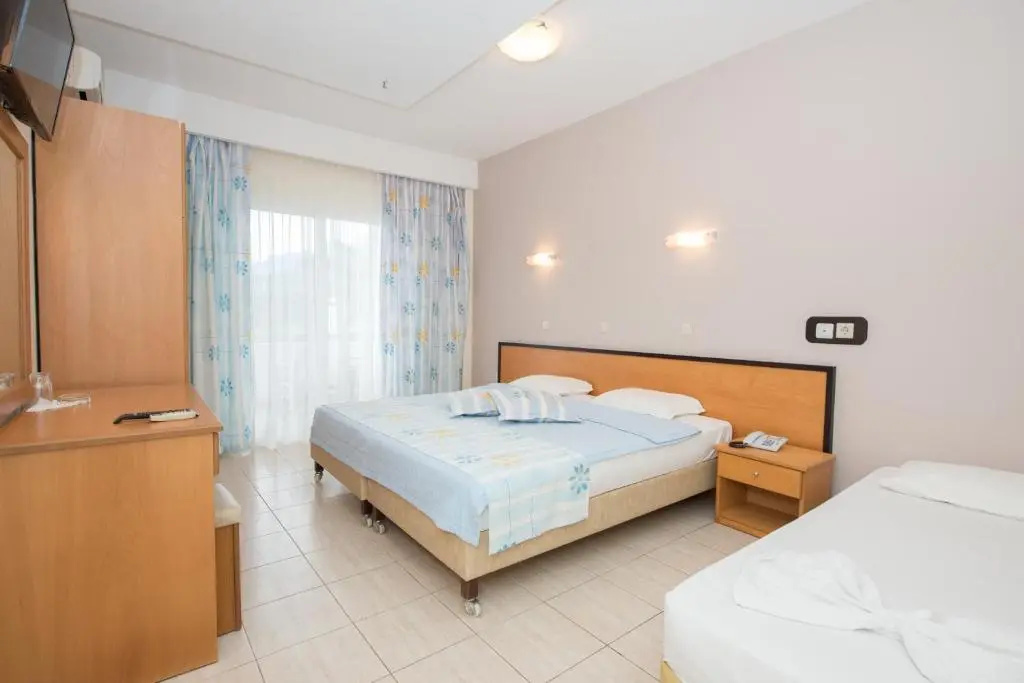 Economy room with garden view