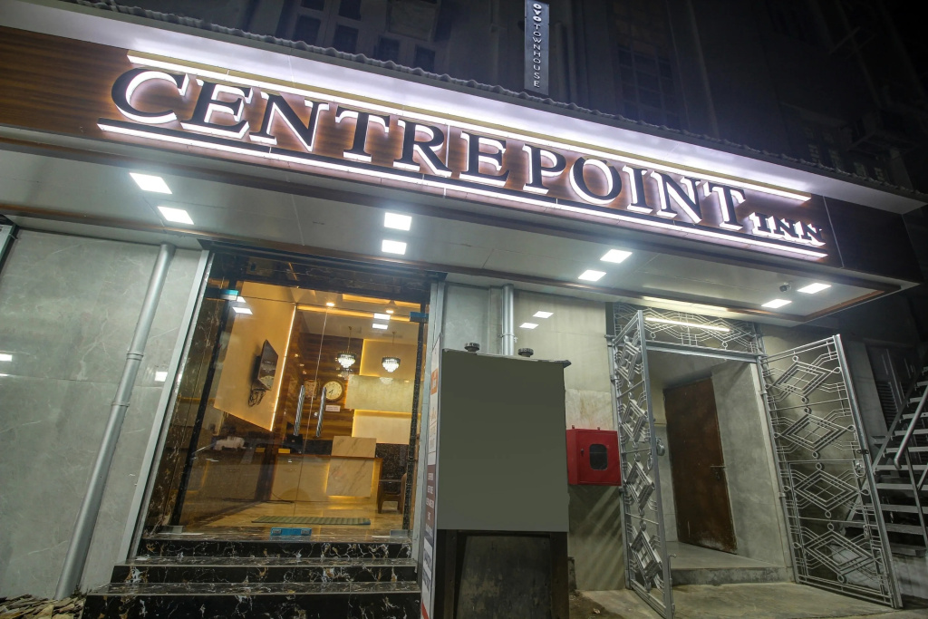 Super Townhouse Centre Point Inn Near Esplanade Metro Station