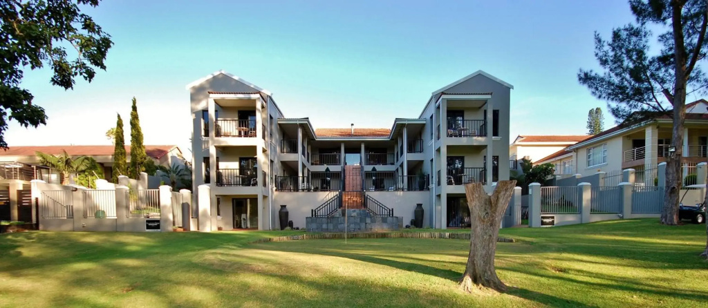 Fourteenth Green Guest Lodge