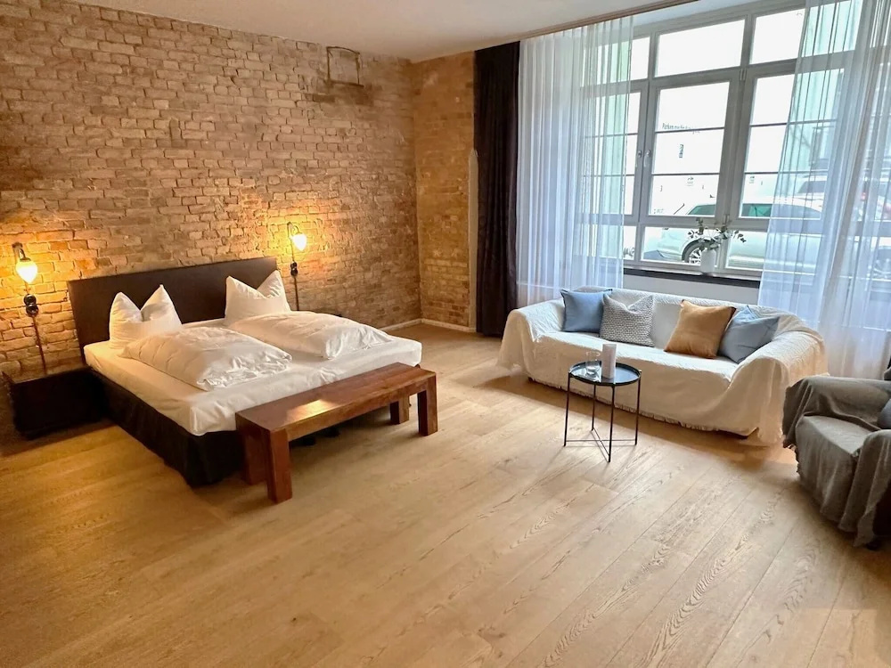 Standard Double Club room (full double bed)