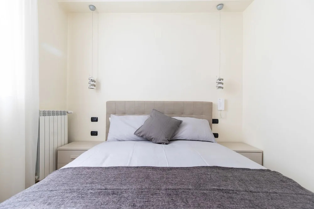 Deluxe Double room (full double bed)