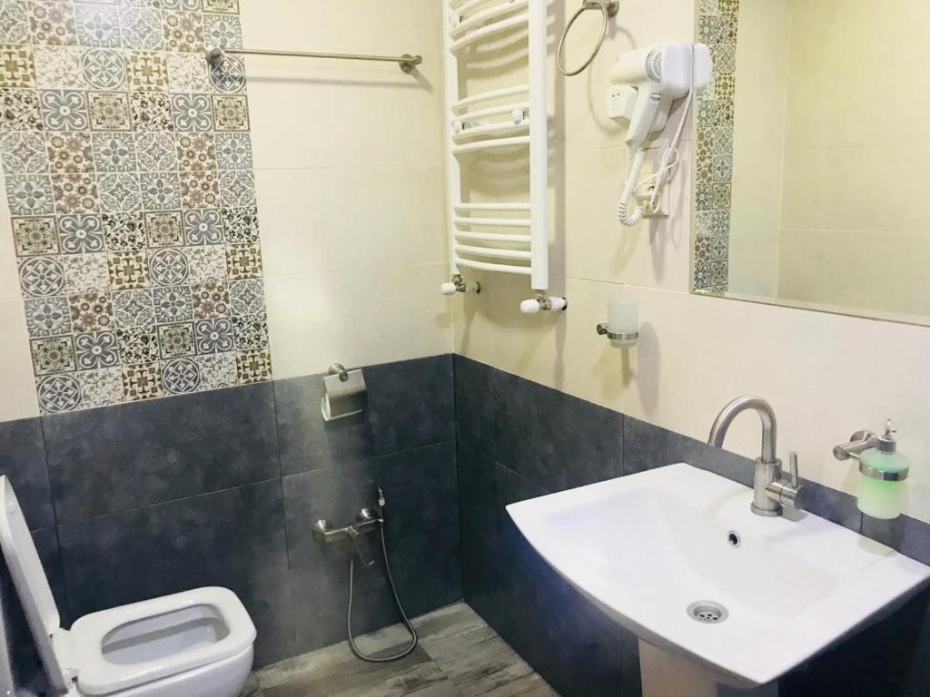 Трёхместный номер Comfort в The oldest Tbilisi