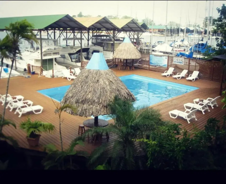Mar Marine Yacht Club - Général