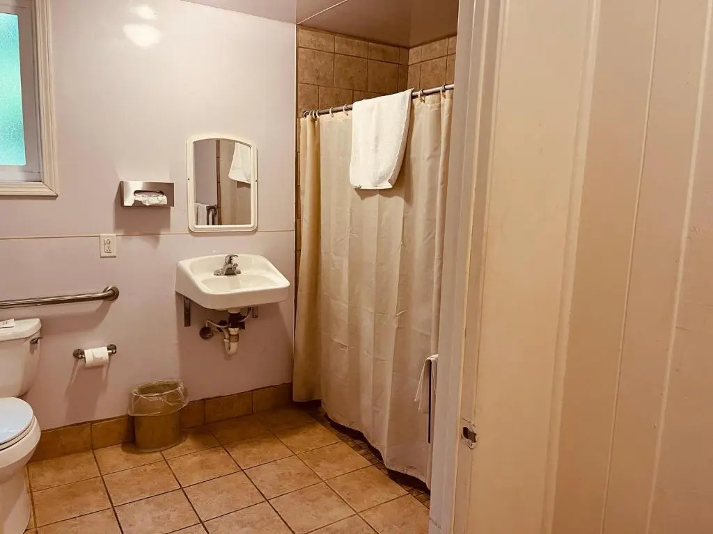 Deluxe Double room (full double bed)