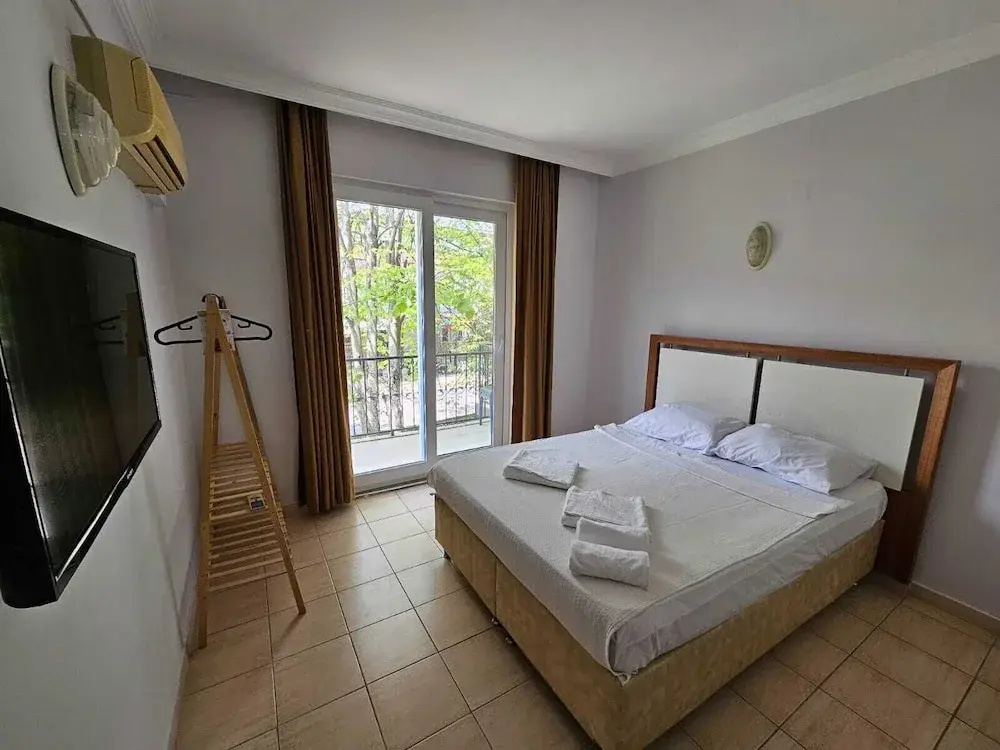 Standard Double room with balcony (full double bed)