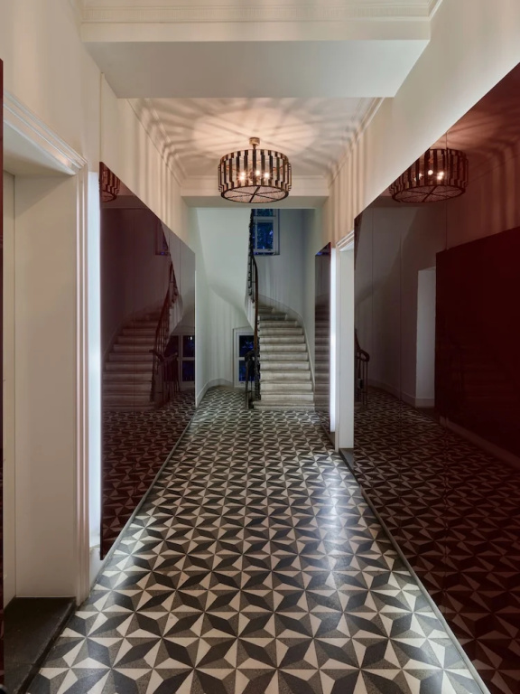 Lobby & Reception