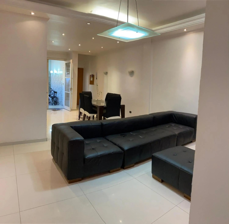 Apartamento para pessoas de família ou a negócio, Ap Grande no Brás próximo igreja Mundial,mercado municipal, 25 de março, templo Salomão, metro Dom Pedro ll, bancos, mercado e etc