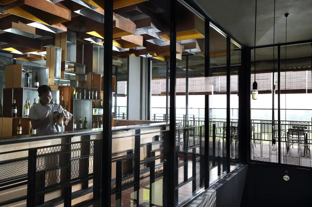 Lobby & Reception