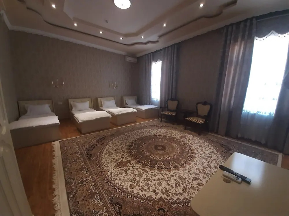 Кровать в общем номере (мужской номер) в Eleon Hotel - Hostel