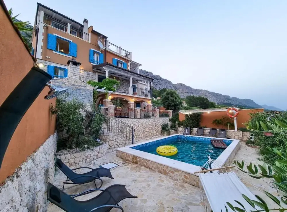 Villa M