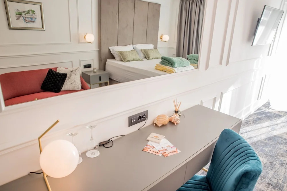 Deluxe Double room with balcony and with sea view (full double bed)
