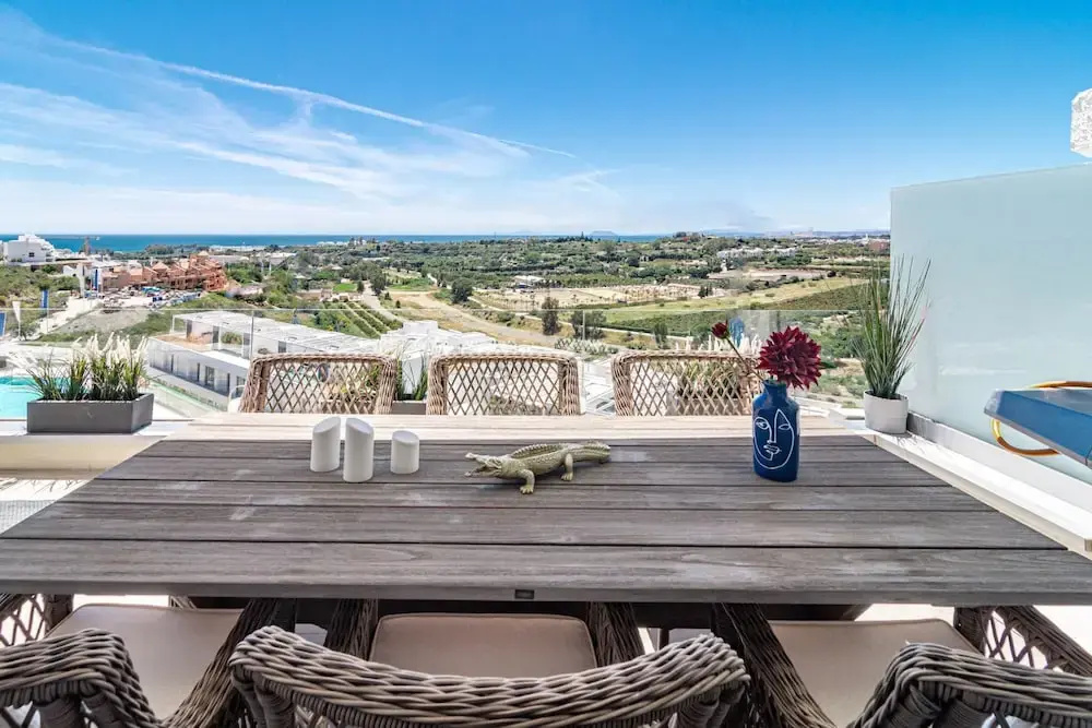 OV2 1B - Bright and Modern 3 Bedroom Apartment