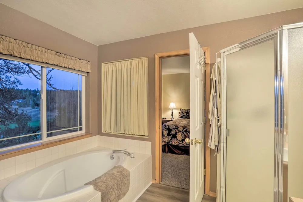 Rustic Klamath Falls Retreat w/ Private Deck! - фото 14