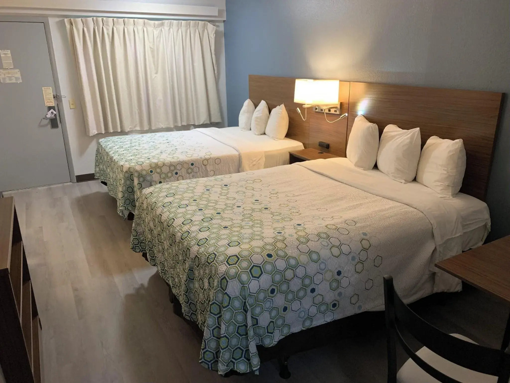 HomeTowne Studios By Red Roof Mystic - New London — фото 6