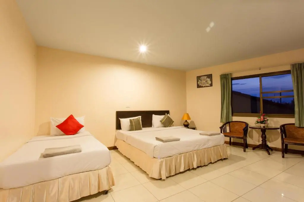 Standard Triple room