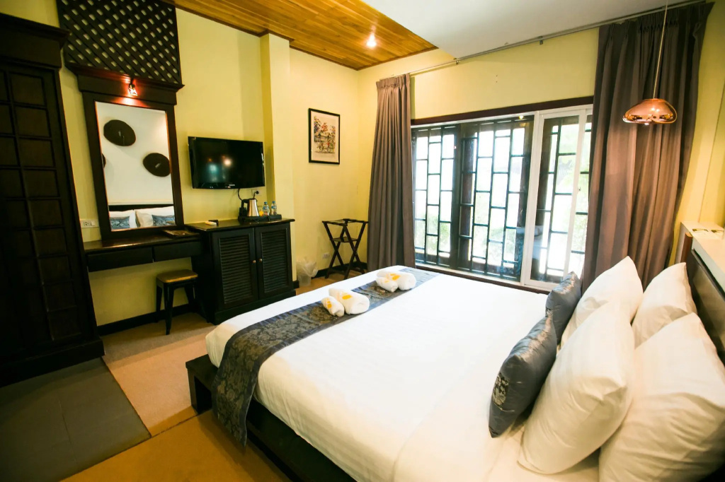 Seasons Riverside Hotel — 5