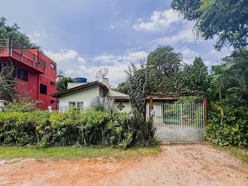 Casa em Condom nio com Piscina e rea Gourmet