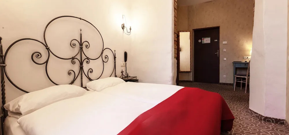 Двухместный номер Standard с видом на город двуспальная кровать в Hotel Justus