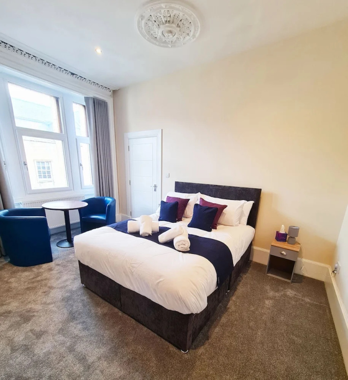 Deluxe Double room with city view (full double bed)