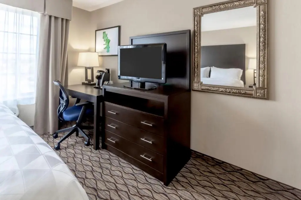 Holiday Inn Hotel & Suites-Milwaukee Airport by IHG - Chambres