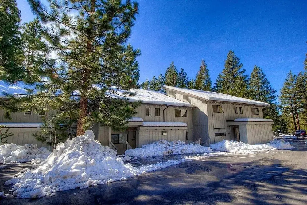 Eagle's Lake Retreat 4 Bedroom Condo by RedAwning