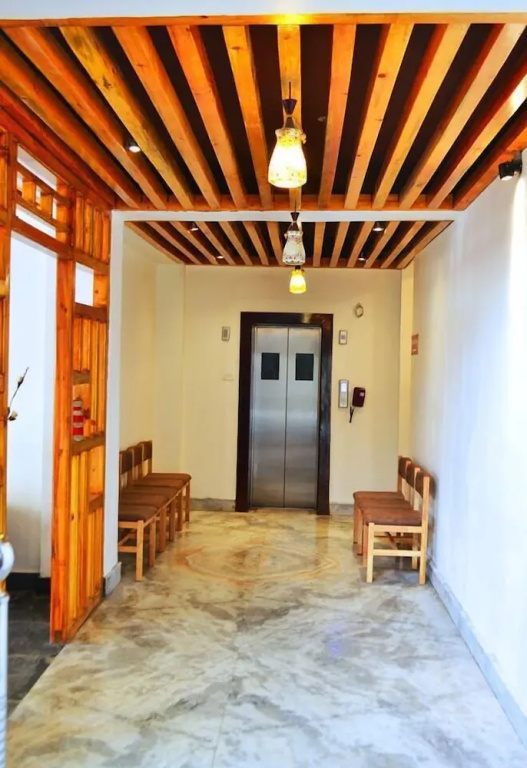 Lobby & Reception