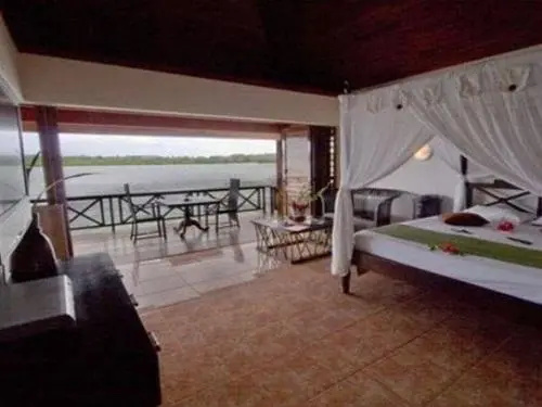 Superior Bungalow with water view
