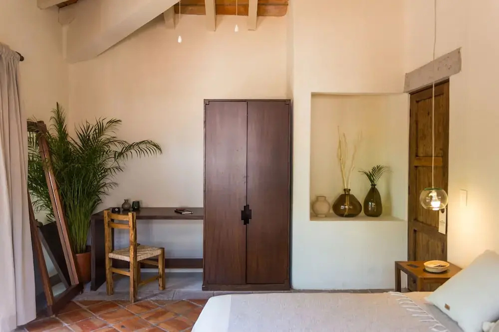 Grand room with balcony