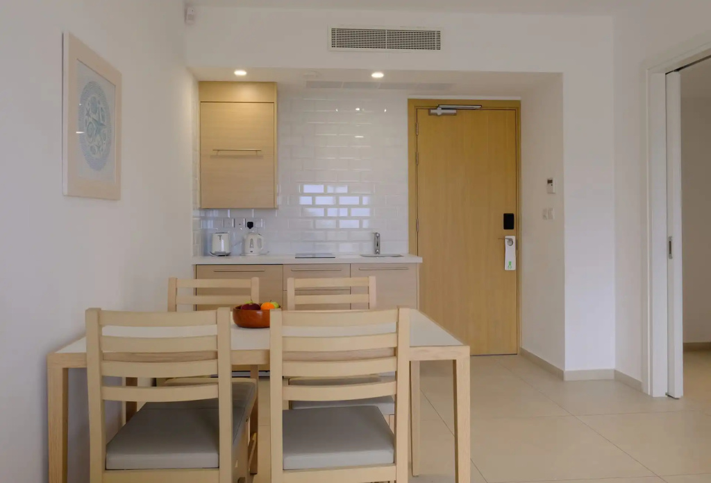 1 Bedroom Suite with partial sea view