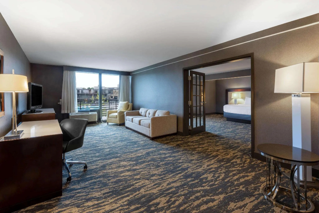 1 Bedroom Double Suite with pool view (full double bed)