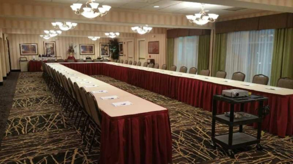 Holiday Inn Express & Suites Youngstown N (Warren/Niles) by IHG - фото 24