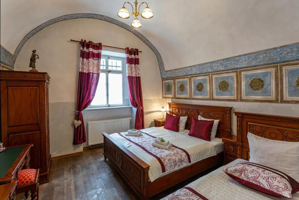 Standard Triple room