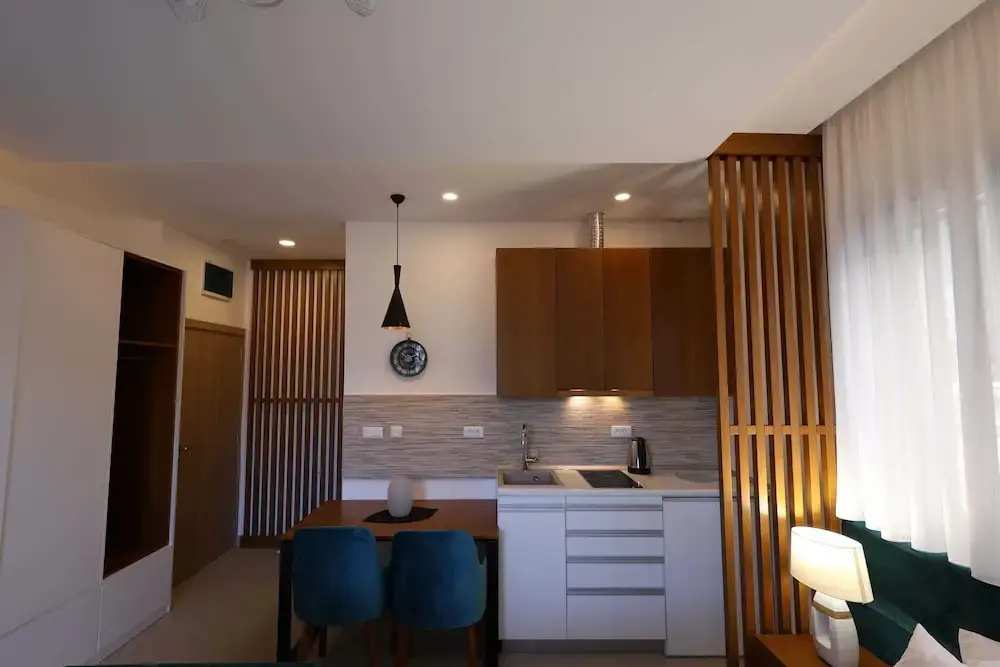 Deluxe Studio