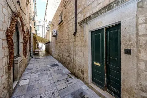 Stradun View En Suite Rooms & Studio