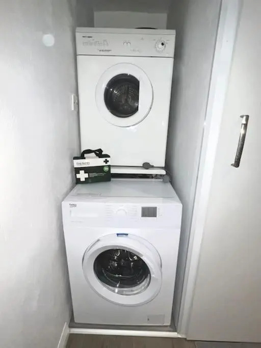 Newly renovated 1 bedroom flat with garden pergola