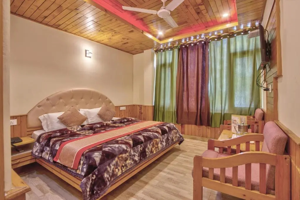 Deluxe Double room (full double bed)