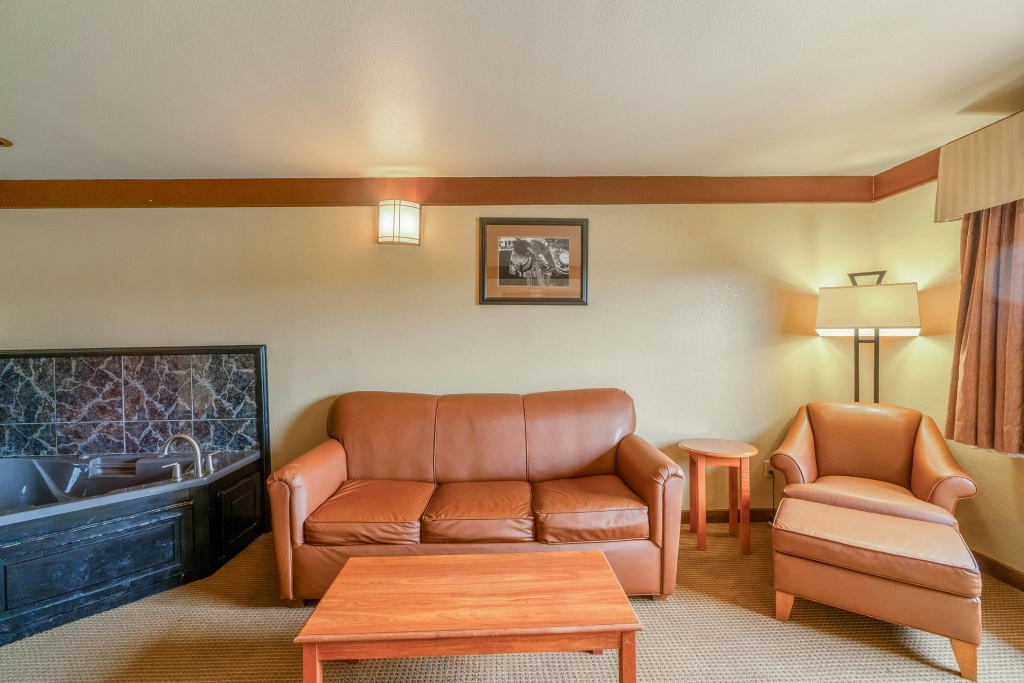Days Inn & Suites by Wyndham Beeville — 4