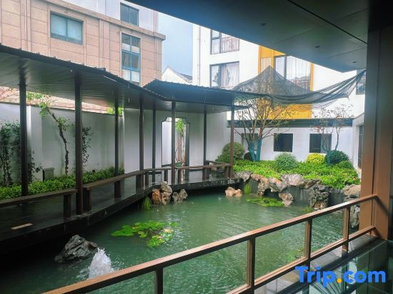 Baoshi Hotel