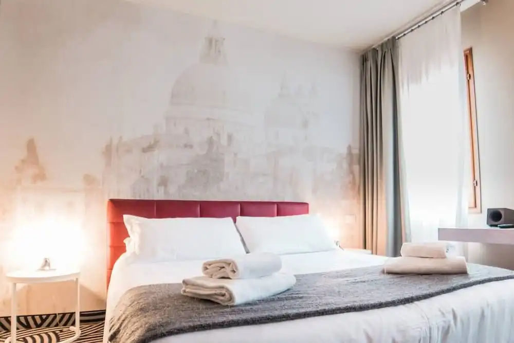 Superior Double room with canal view (full double bed)