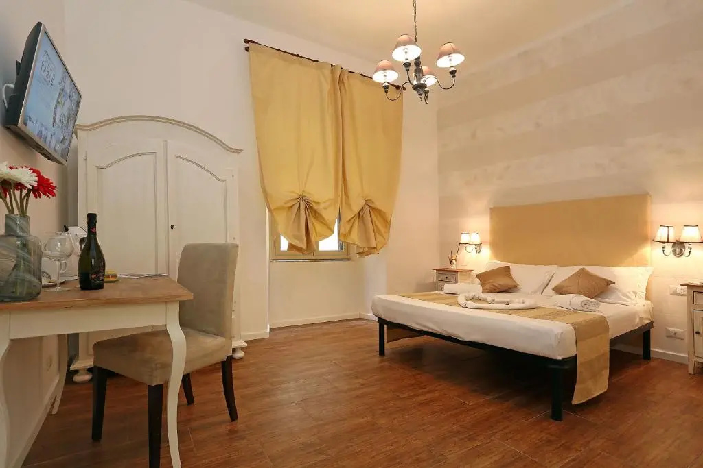 Standard Triple room
