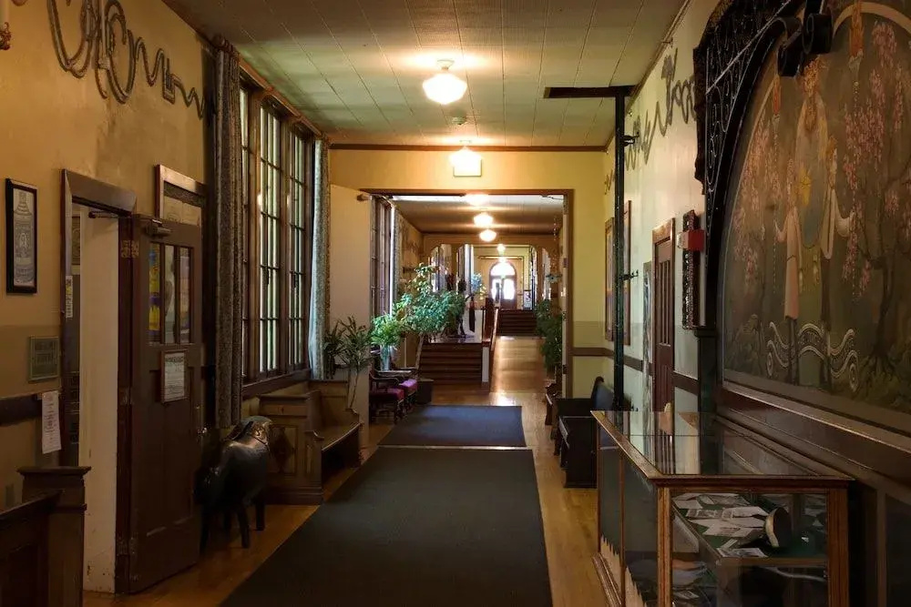 McMenamins Kennedy School - Général